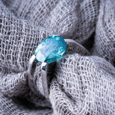 نگین توپاز آبی آفریقا با تراش چندوجهی، وزن 3 قیراط