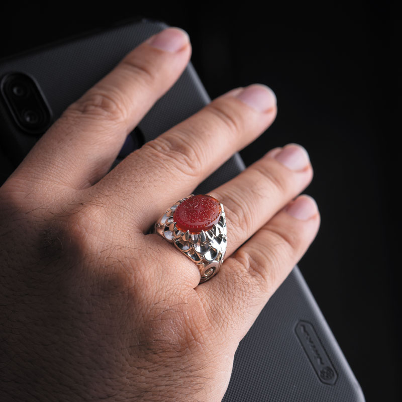 نگین عقیق سرخ یمن، با حکاکی «یا قاهر العدو ...» امضاء احمد، ابعاد 13*18 میلیمتر