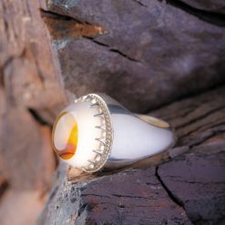 انگشتر عقیق طلاییه