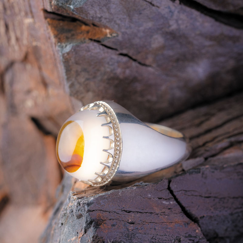 انگشتر عقیق طلاییه