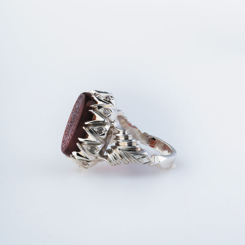 رکاب دستساز نقره، مدل صفوی با طرح دوشاخ (هنر استاد اسکندی) به همراه 14 عدد الماس اصل در بدنه رکاب