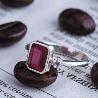 یاقوت آفریقایی در ایجاد تمرکز و جلوه‌ی بهتر به شما کمک می‌کند.