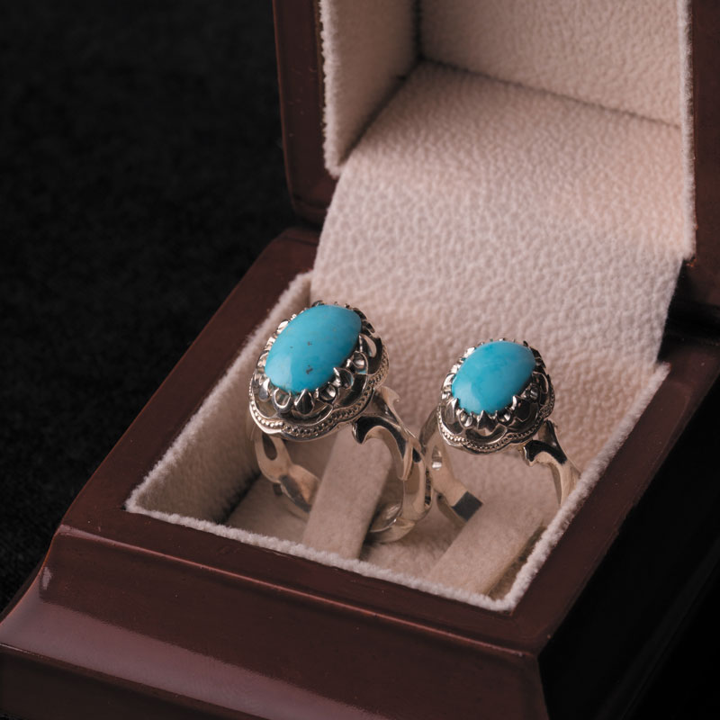 نگین فیروزه آبی نیشابور با تراش دامله