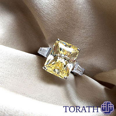 درجه‌بندی موزانایت زرد در مقیاس GIA در محدوده بعد از G قرار می‌گیرد.