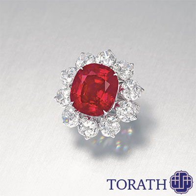 مؤسسه گوهرشناسی SSEF سوئیس اظهار داشته که یاقوت سرخ شعله زرشکی منشأ برمه داشته و هیچ نشانه‌ای از حرارت دهی در آن مشاهده نمی‌شود.