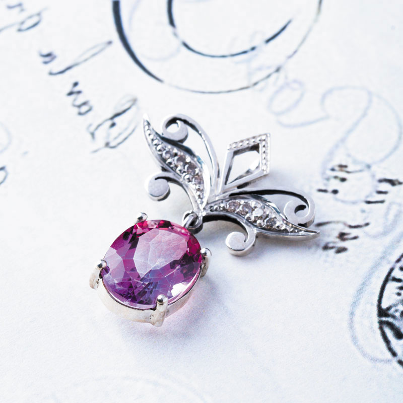 بدنه دستساز نقره، مدل پروانه (هنر استاد اسکندری) به همراه 8 عدد الماس اصل