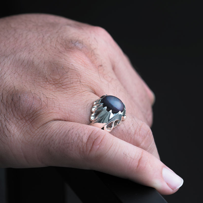 نگین اوپال مشکی اتیوپی با تراش دامله، وزن 4 قیراط