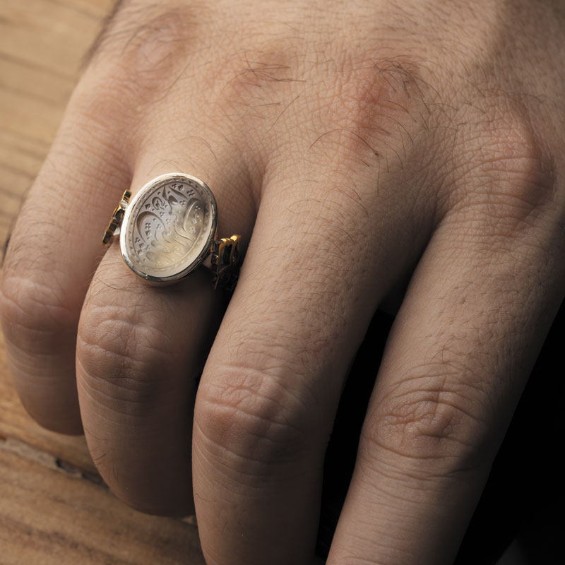 عقیق نباتی یمن با حکاکی «یا بدیع السموات» امضاء احمد، ابعاد 13*17 میلیمتر