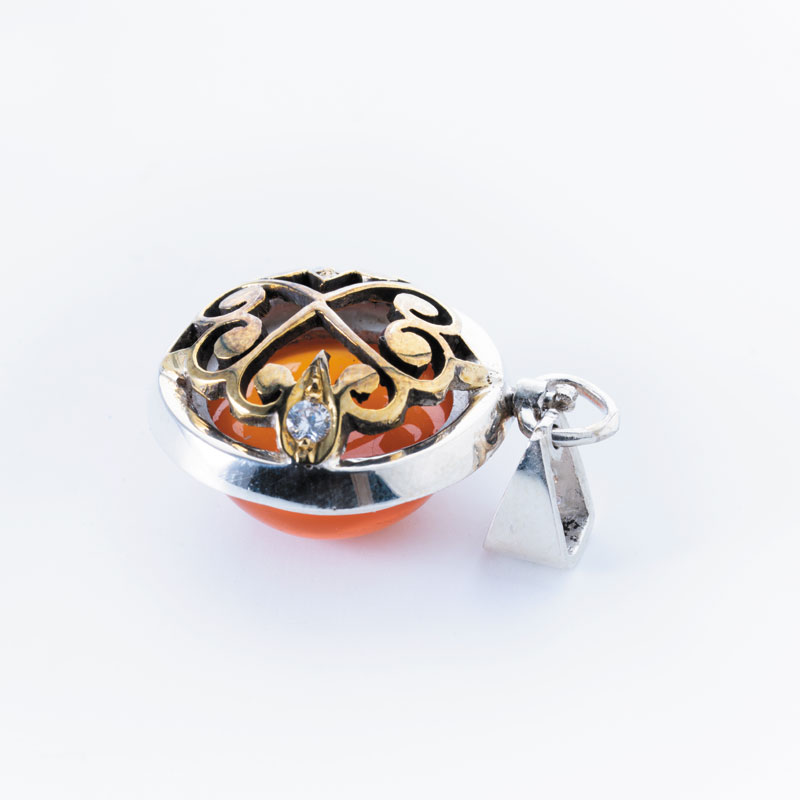 رکاب دستساز نقره و برنج، مدل اسلیمی سبک دو رو و قابل چرخش (هنر استاد اسکندری) به همراه 28 عدد الماس اتمی