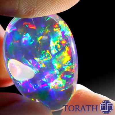 کنترالوز اوپال، اوپالی شفاف تا نیمه شفاف با خاصیت بازی رنگ دیدنی هستند.