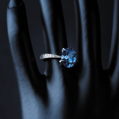 نگین توپاز آبی سوئیسی نیجریه با تراش چندوجهی، وزن 2.5 قیراط