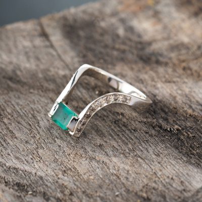 انگشتر زمرد دریاچه قو