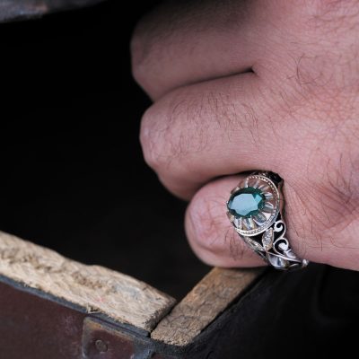 نگین زمرد سبز زامبیا با تراش چندوجهی، وزن 1.7 قیراط