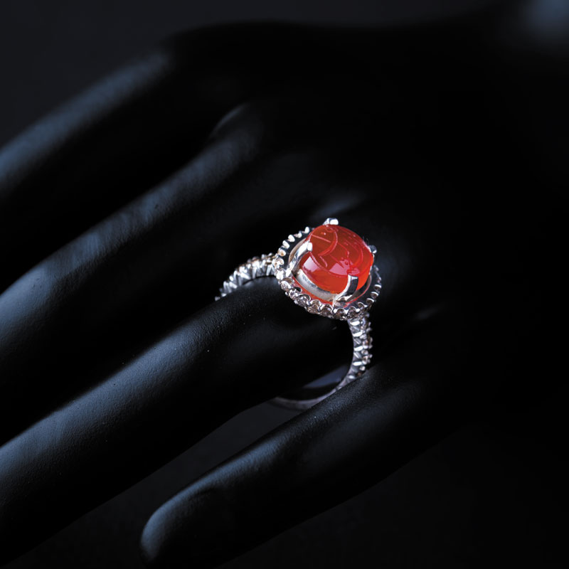 نگین عقیق پرتقالی یمن با حکاکی «یا فاطمة الزهراء» امضاء امجد، ابعاد 9*10.5 میلیمتر