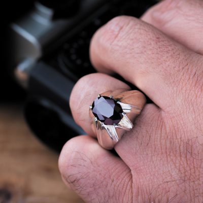 یاقوت سرخ در طول تاریخ به دلیل ارتباطش با عشق، قدرت، شفا و محافظت ارزشمند بوده است.