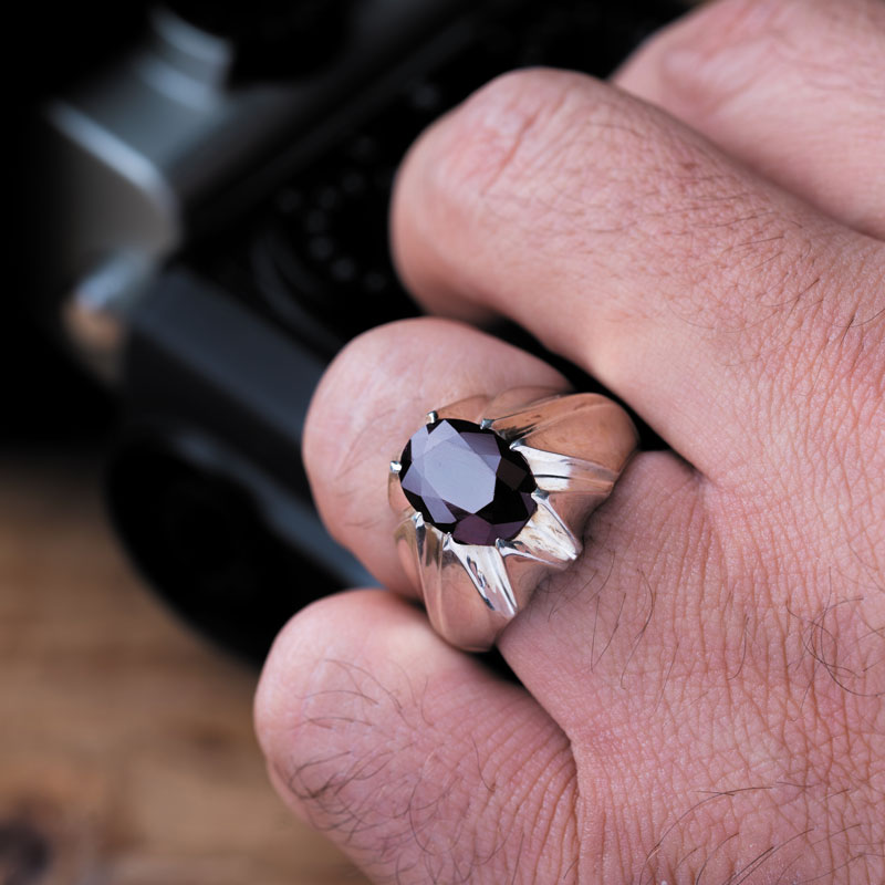 نگین یاقوت سرخ آفریقا با تراش چندوجهی، وزن 5 قیراط