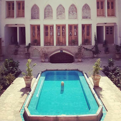 خانه سنتی دیبا با قدمتی 150 ساله، امروزه هتلی اقتصادی در شهر کاشان واقع در استان اصفهان است.