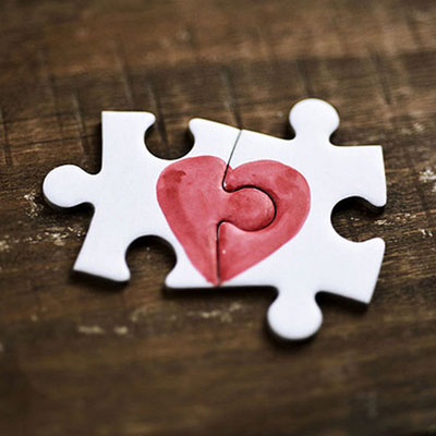 زیباترین واژه‌ی زبان پارسی که تا چندی پیش همه آن را برگرفته از فرهنگ و زبان عربی می‌پنداشتند، واژه «عشق» است.