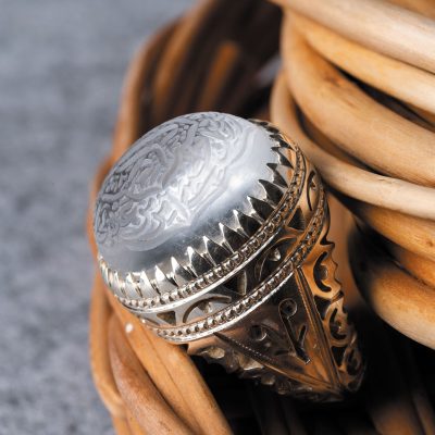 دُر یک کریستال عالی برای تمرکز بر جملات تأکیدی و دعا است.