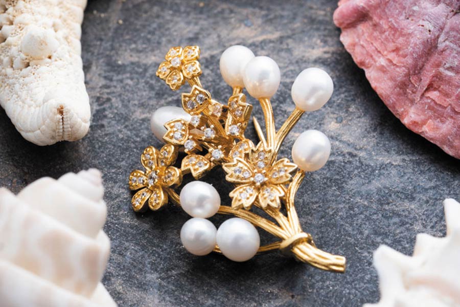 مروارید سنگی از دل اقیانوس‌ها، دریاچه‌ها و رودخانه‌های سراسر جهان