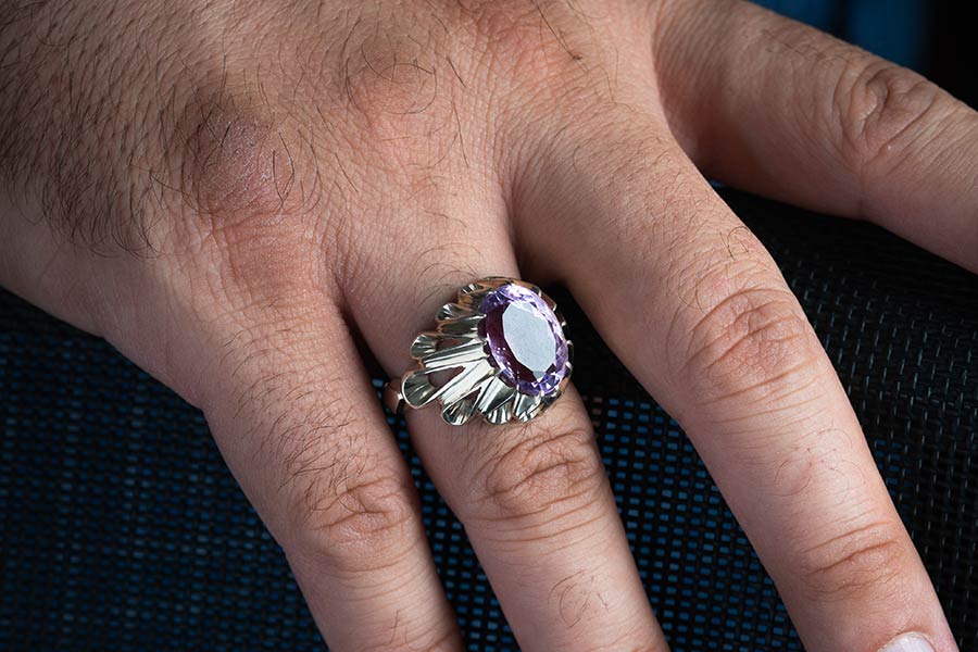 استفاده از جواهرات آمیتیست، پاکی ذهن به همراه دارد.