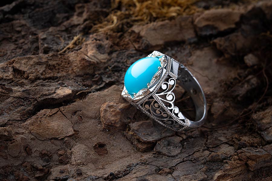 سختی فیروزه با کیفیت بسیار بالا، بین 5 تا 6 در مقیاس موهس است.