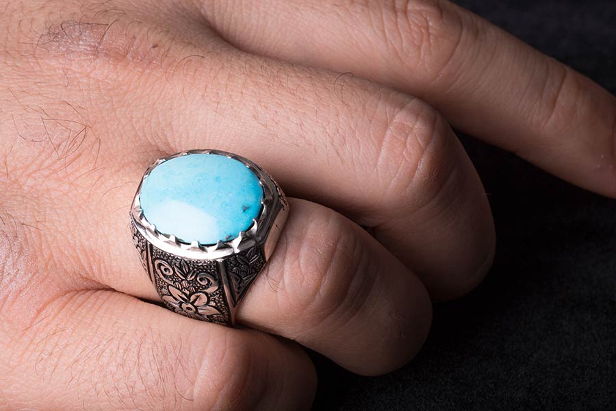 انگشتر سلطانیه مزین به نگین فیروزه نیشابور با بالاترین حد تراکم و رنگ آبی خالص