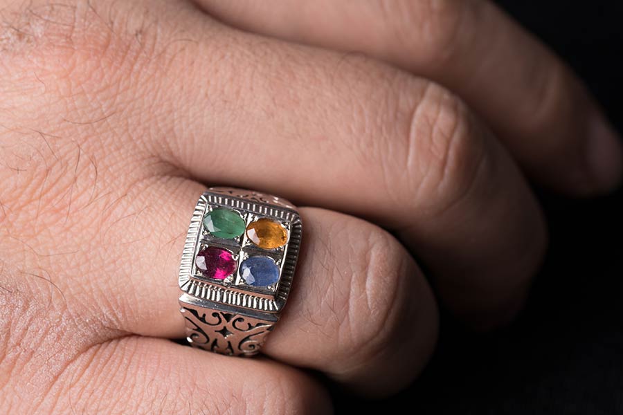 انواع رنگ‌های یاقوت در انگشتر چند جواهر ملاباشی