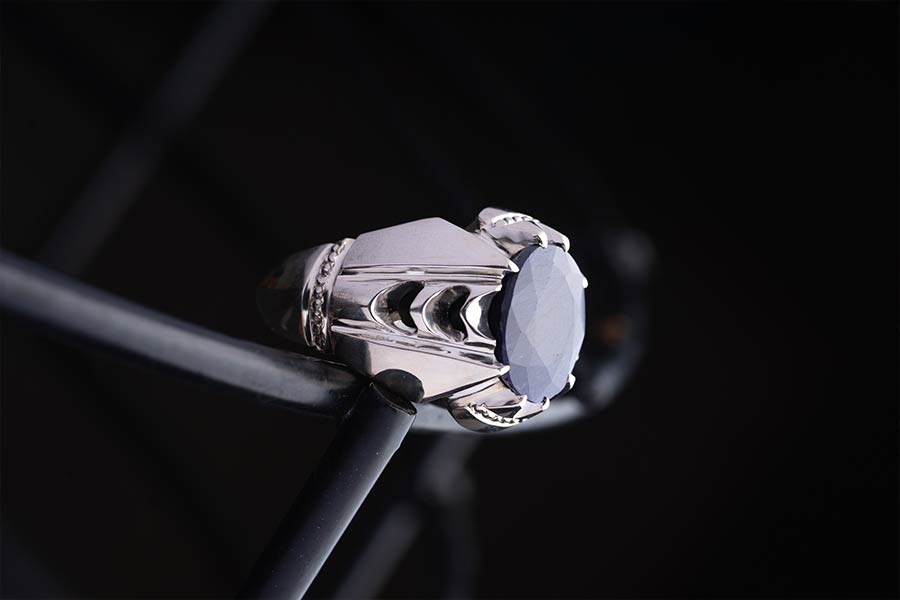 اولین معادن شناختهشده از یاقوت کبود به هند و سریلانکا باز میگردد.