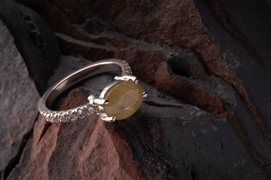 انگشتر زنانه دیاسر، مزین به نگین یاقوت زرد تایلندی