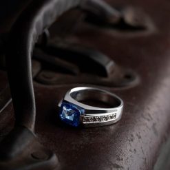 انگشتر توپاز آوش