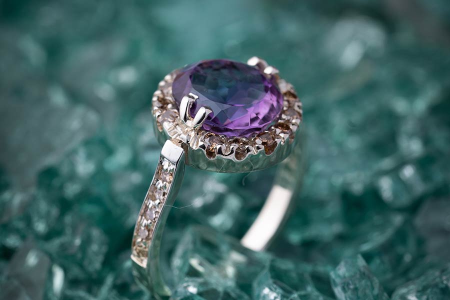 انگشتر آمیتیست فخر المخدرات با نگینی پاک و بدون ناخالصی