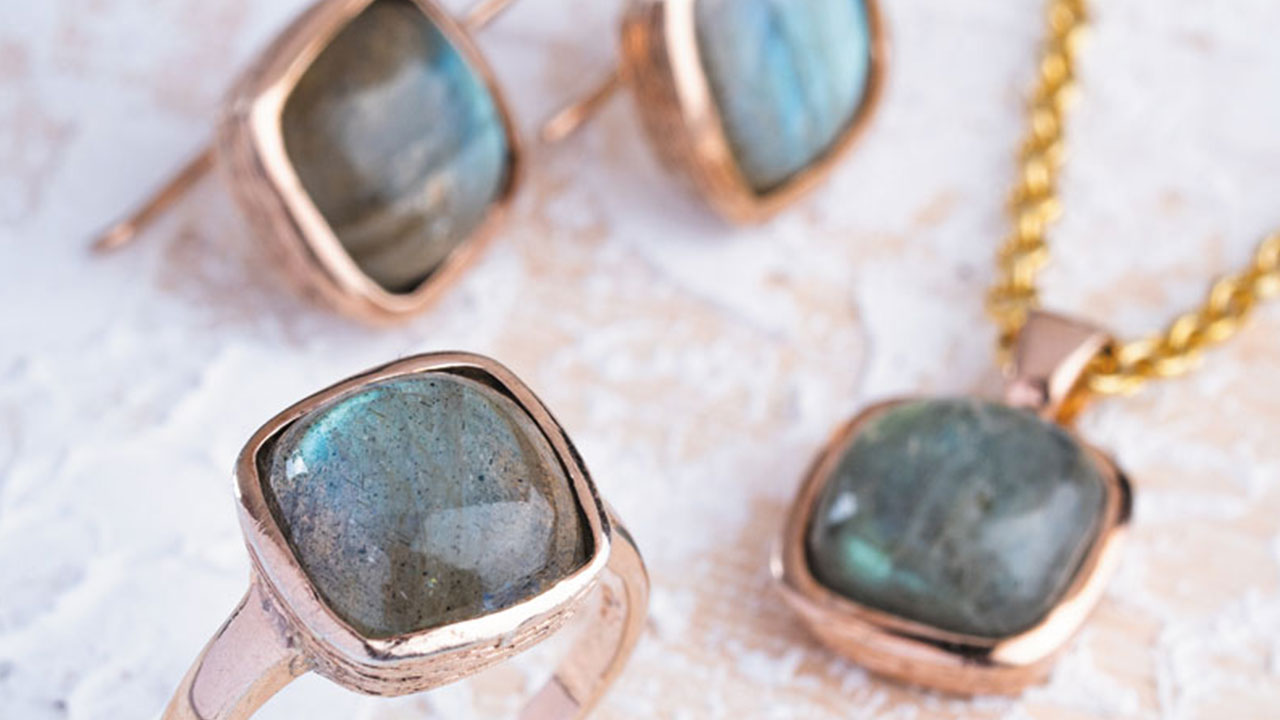 خواص لابرادوریت