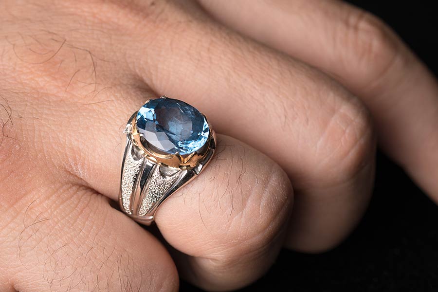 انگشتر توپاز مقام با رکاب دستساز نقره و برنج، مدل شیرازی