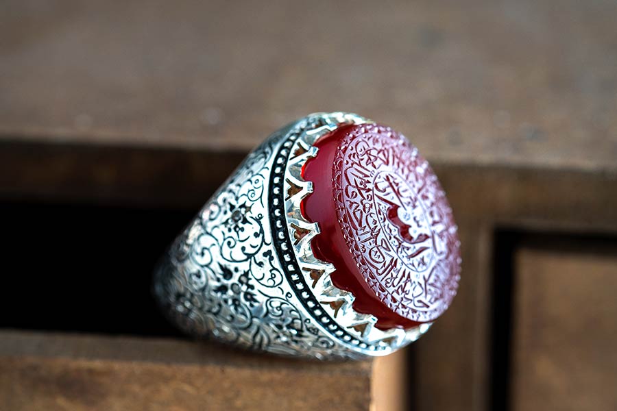 انگشتر عقیق مردانه گَشتا با رکاب فیلی و نگین حکاکی هنر دست