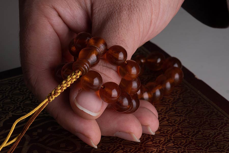 با شناخت ویژگیهای کهربای اصل، مطمئن خرید کنید.